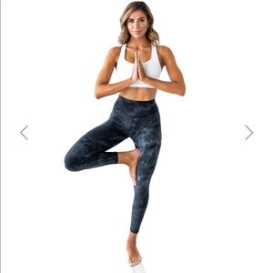 Kamo Fitness Ellyn Leggings 25" - Black Tie Dye